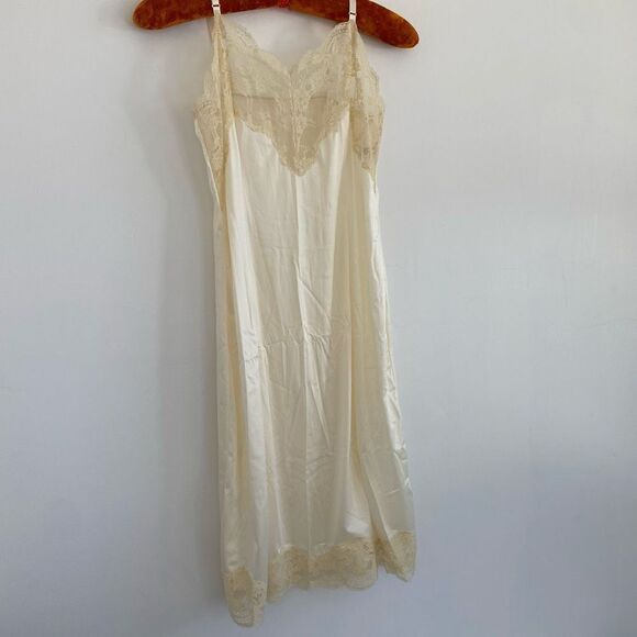 Vintage 60’s Wonder Maid Cream Nylon Slip - Picture 5 of 7